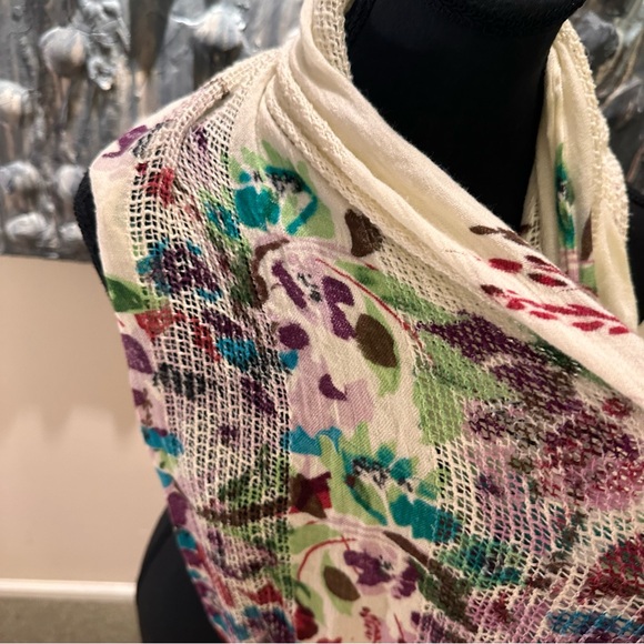 ⭐️ Floral Multicolor Infinity Scarf - Picture 4 of 4